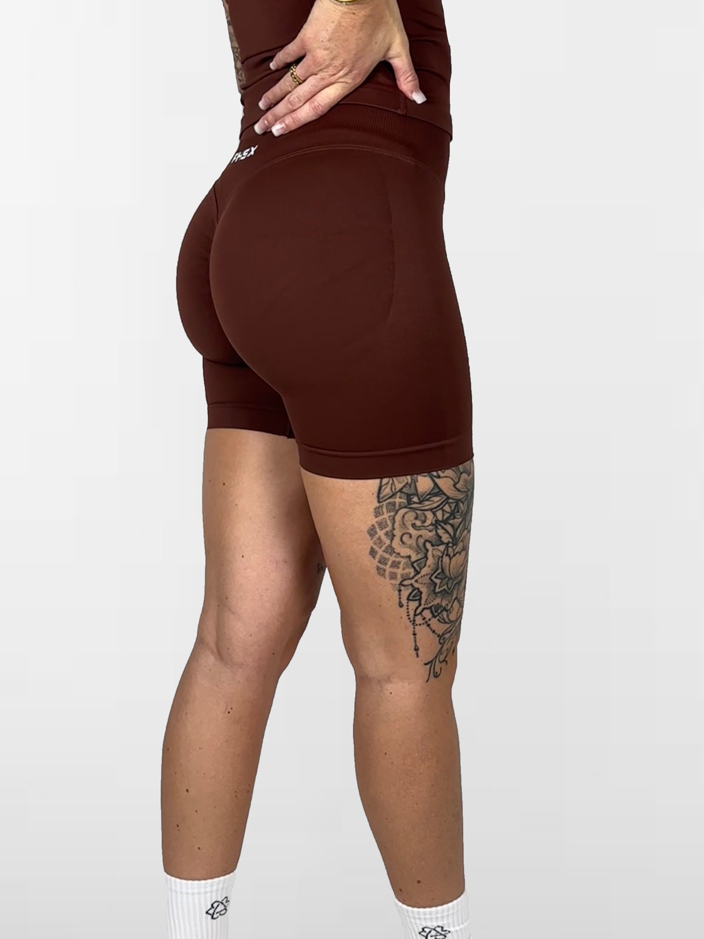 SHORT BROWN
