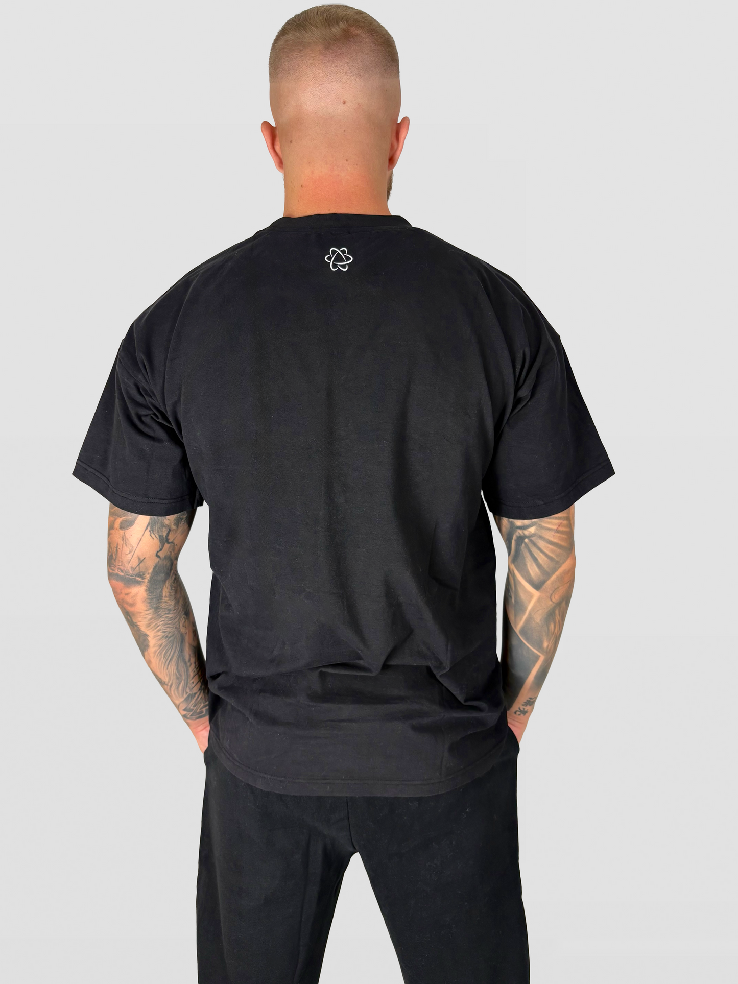 OVERSIZED T-SHIRT ZWART