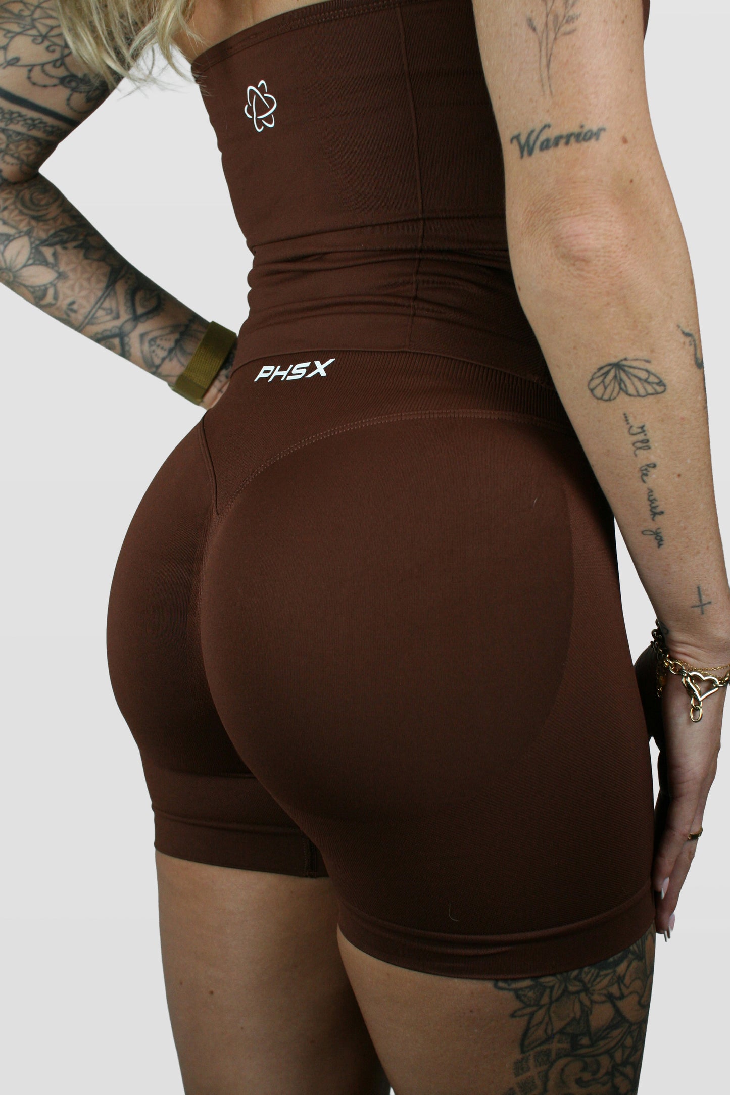 SHORT BROWN
