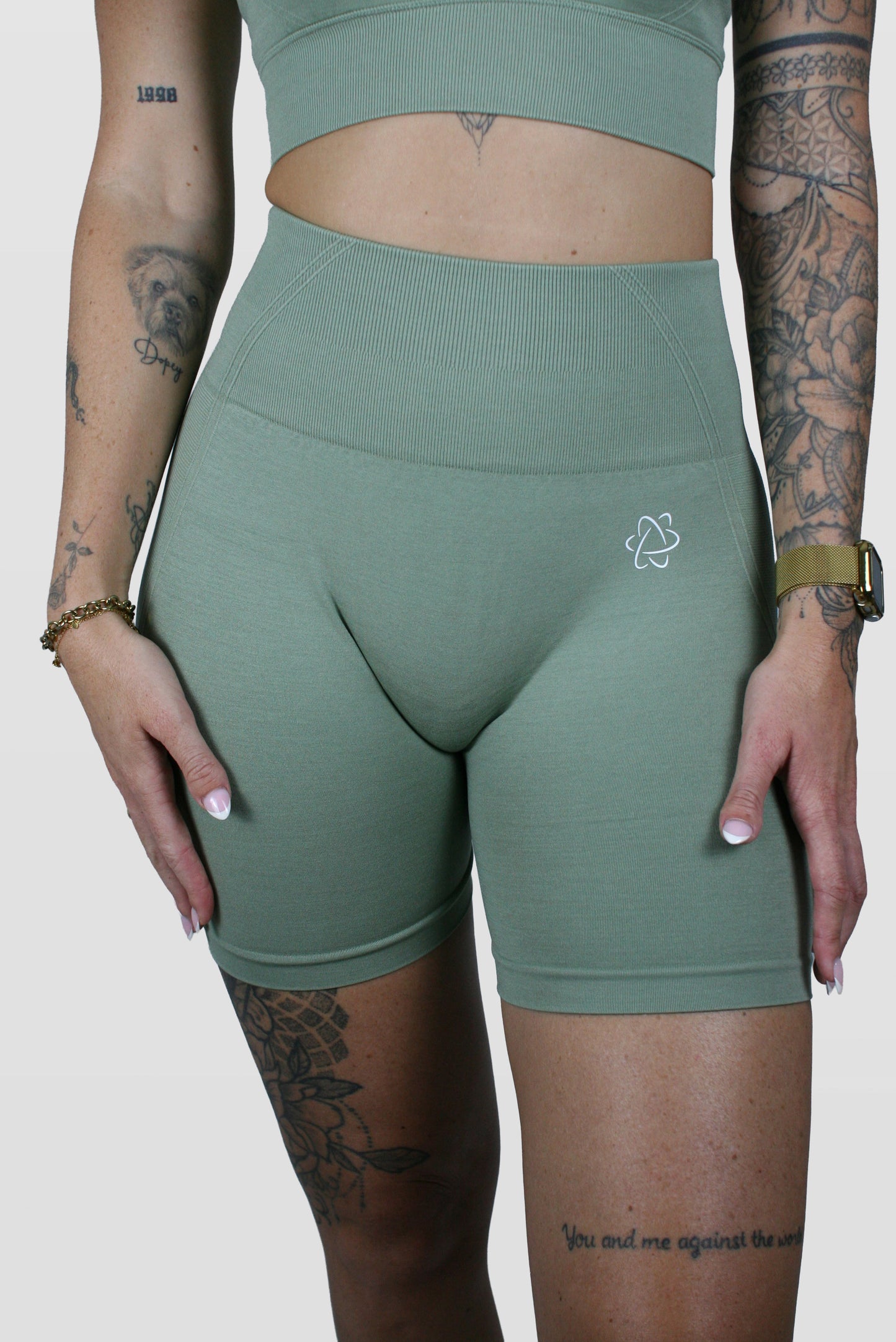 SHORT OLIJF GROEN